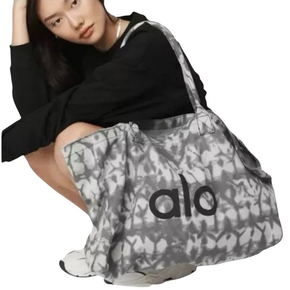alo womens Iconic Shopper Tote Grey Tie dye oversized open front bag - Picture 6 of 7